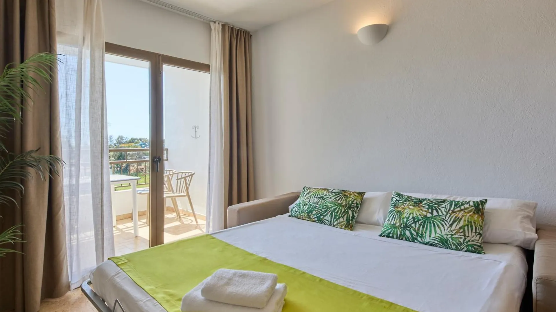 Los Escondidos Ibiza Suites Плайя Ден Босса 3*,